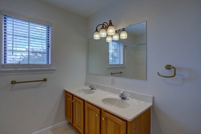 Building Photo - 103 Black Oak Dr