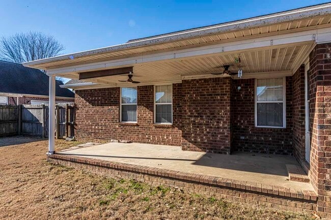 Building Photo - 443 Beverly Dr