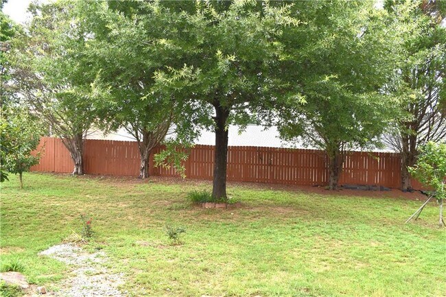 Building Photo - 910 Grace Dr