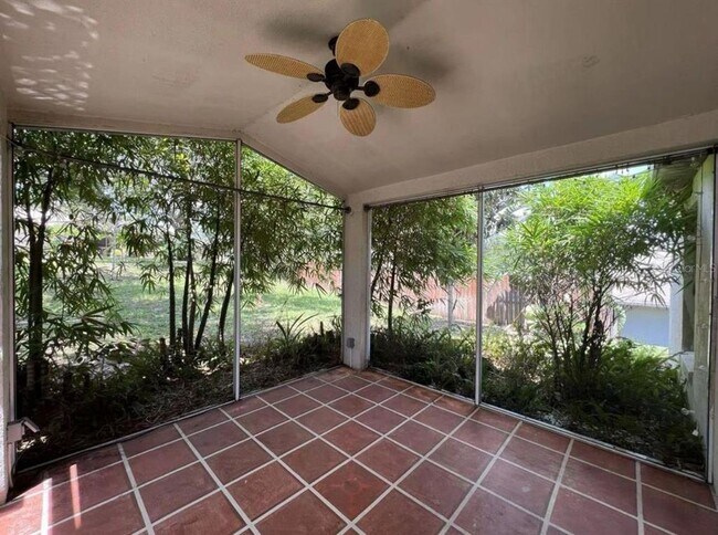 Building Photo - 9611 Saragossa St