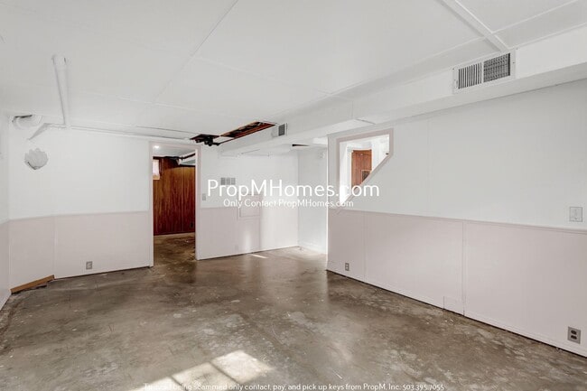 Building Photo - Quintessential Two Bedroom home in SW - Beautiful Backyard!