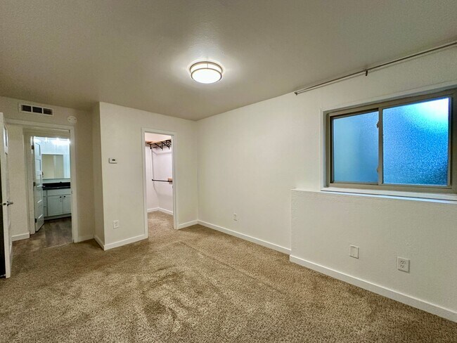 Building Photo - 2Bd/1Ba Kirkland Condo