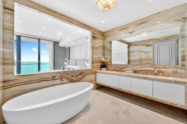 Building Photo - 17901 Collins Ave