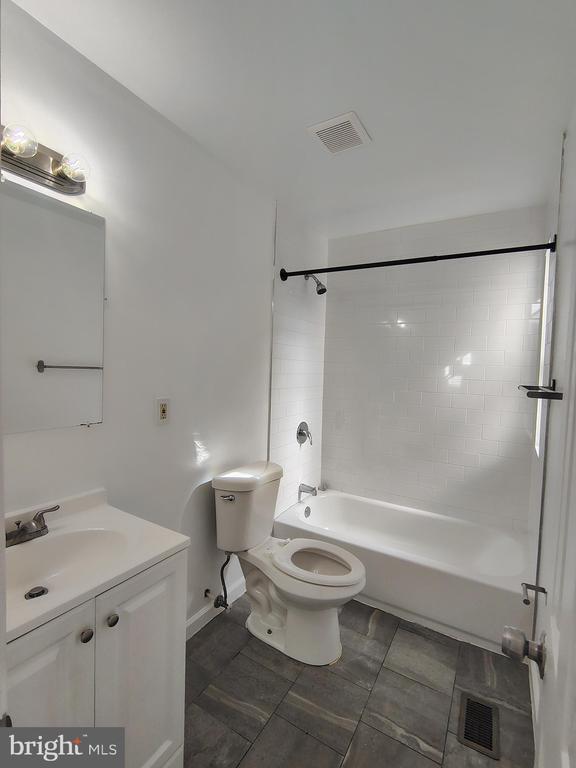 Building Photo - 1321 E Biddle St