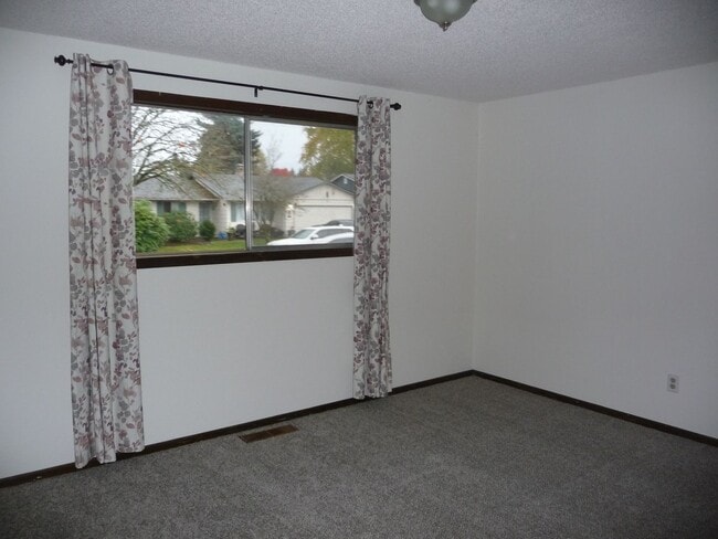 Building Photo - New carpeting