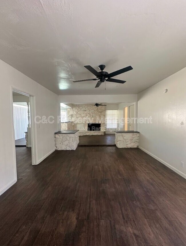 Building Photo - 14012 Sylvanwood Ave