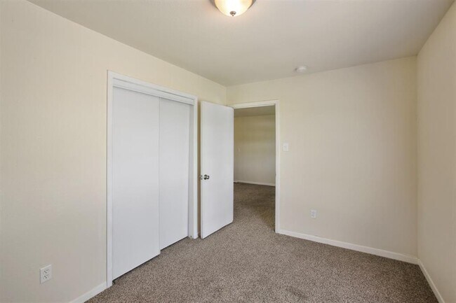 Building Photo - 5415 3 Rd St
