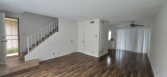 Building Photo - Todd Ranch Condo