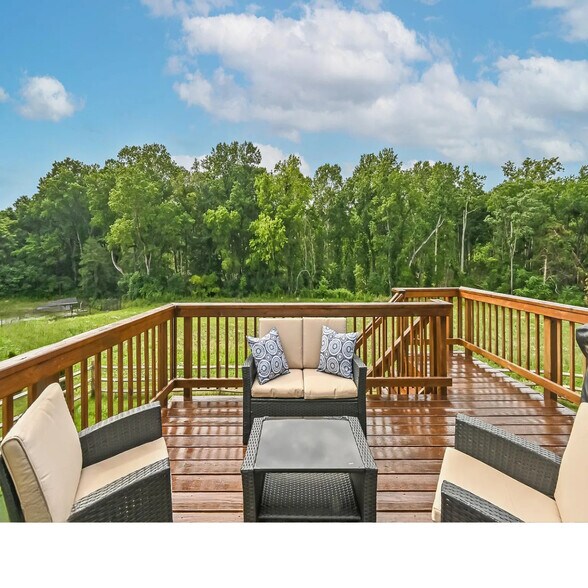 Building Photo - 11360 Emerald Dr