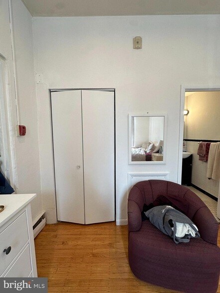 Building Photo - 322 S 11th St