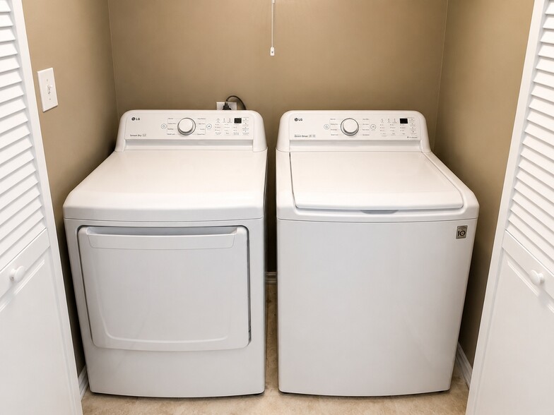 IN-UNIT LAUNDRY CLOSET - 1010 Squirrel Rd