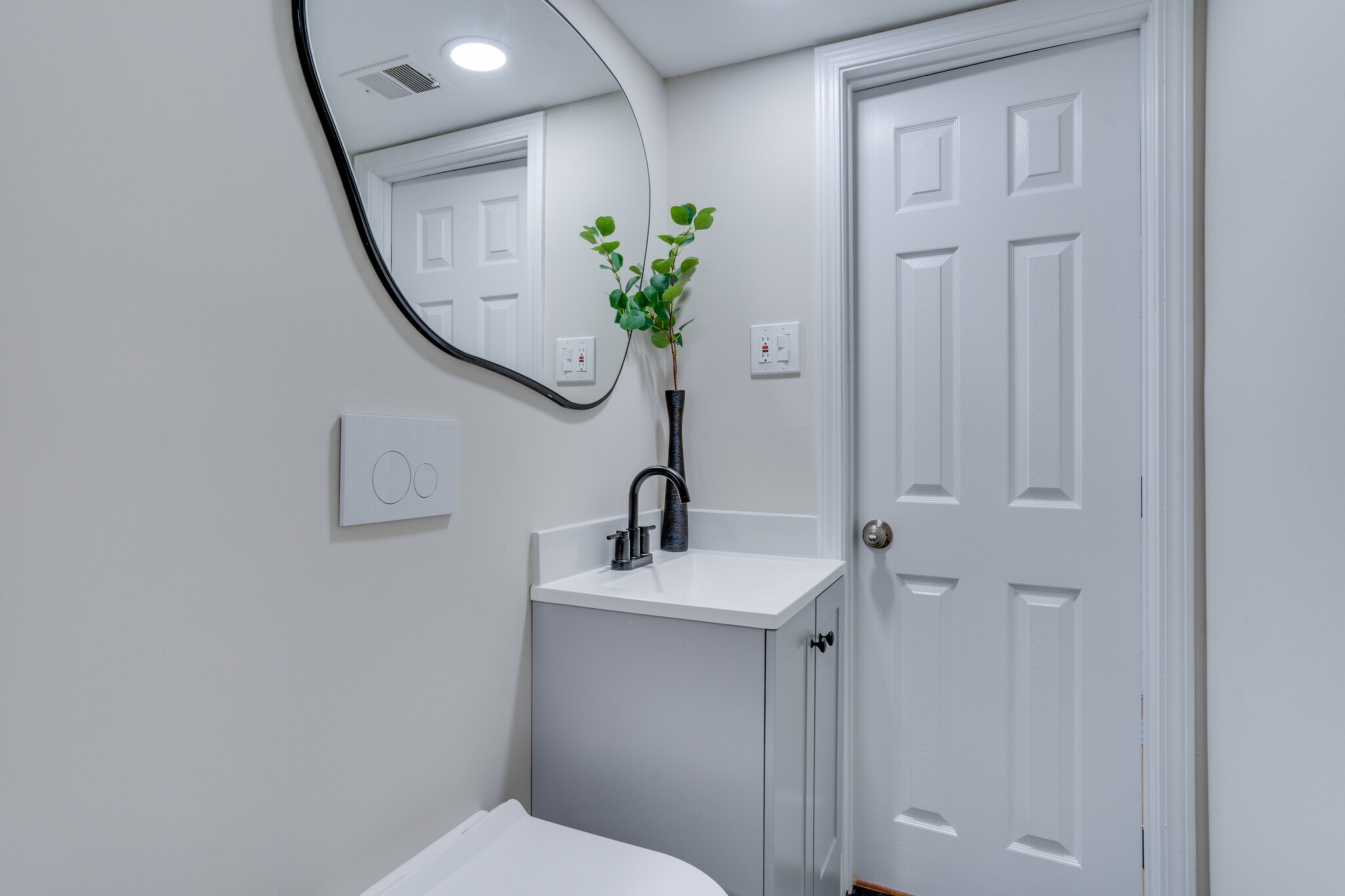 Shared Bathroom - 8056 Central Park Dr