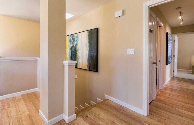 Building Photo - 580 Vista Ave