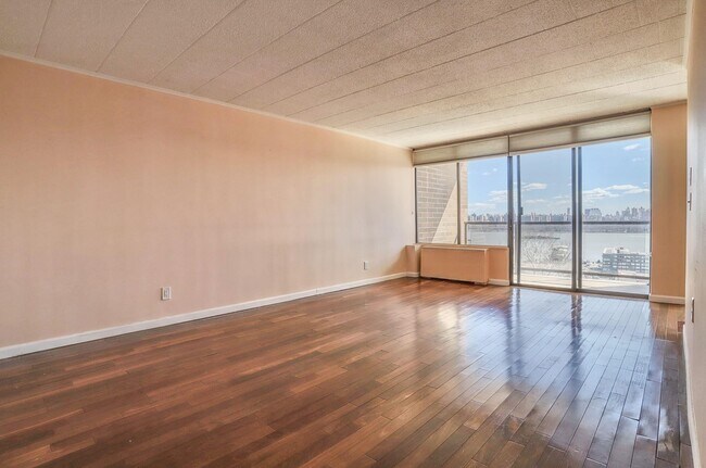 Building Photo - 9060 PALISADE Ave