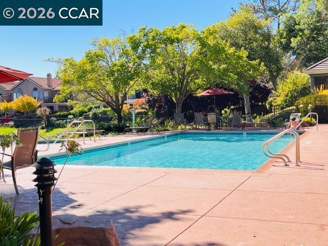 Building Photo - 6220 Lakeview Cir