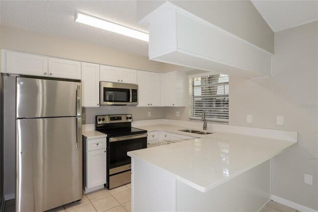 Building Photo - 5525 Southgrove Ct