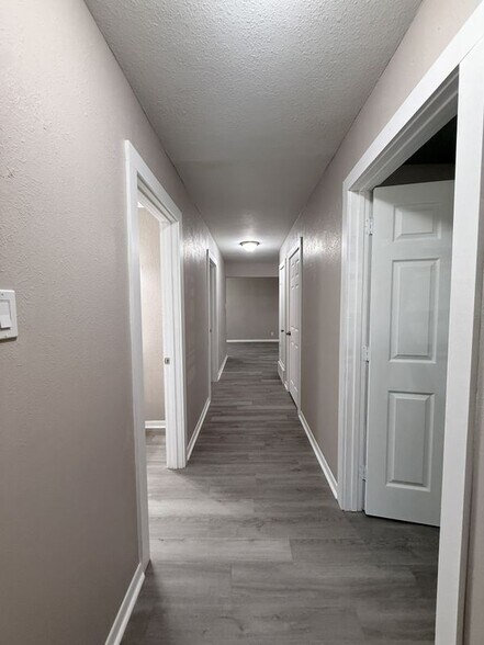 Building Photo - 1228 Oak Dr