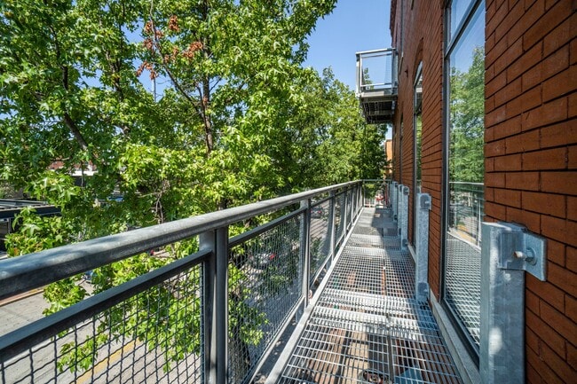 Building Photo - Modern 1 Bedroom, 1 Bath Apartment Home  Located In Historic Westport