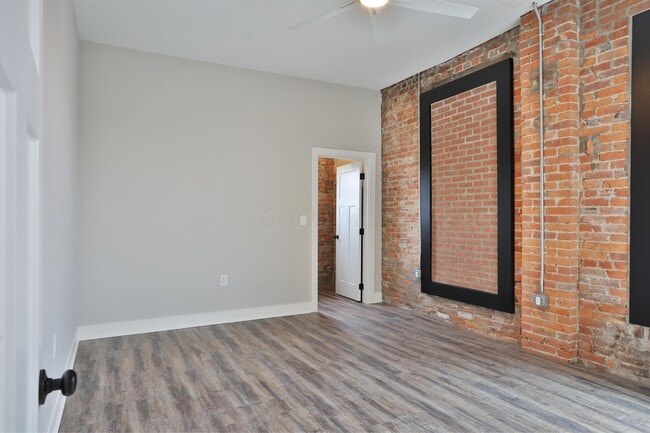 Building Photo - 360 S Washington Ave