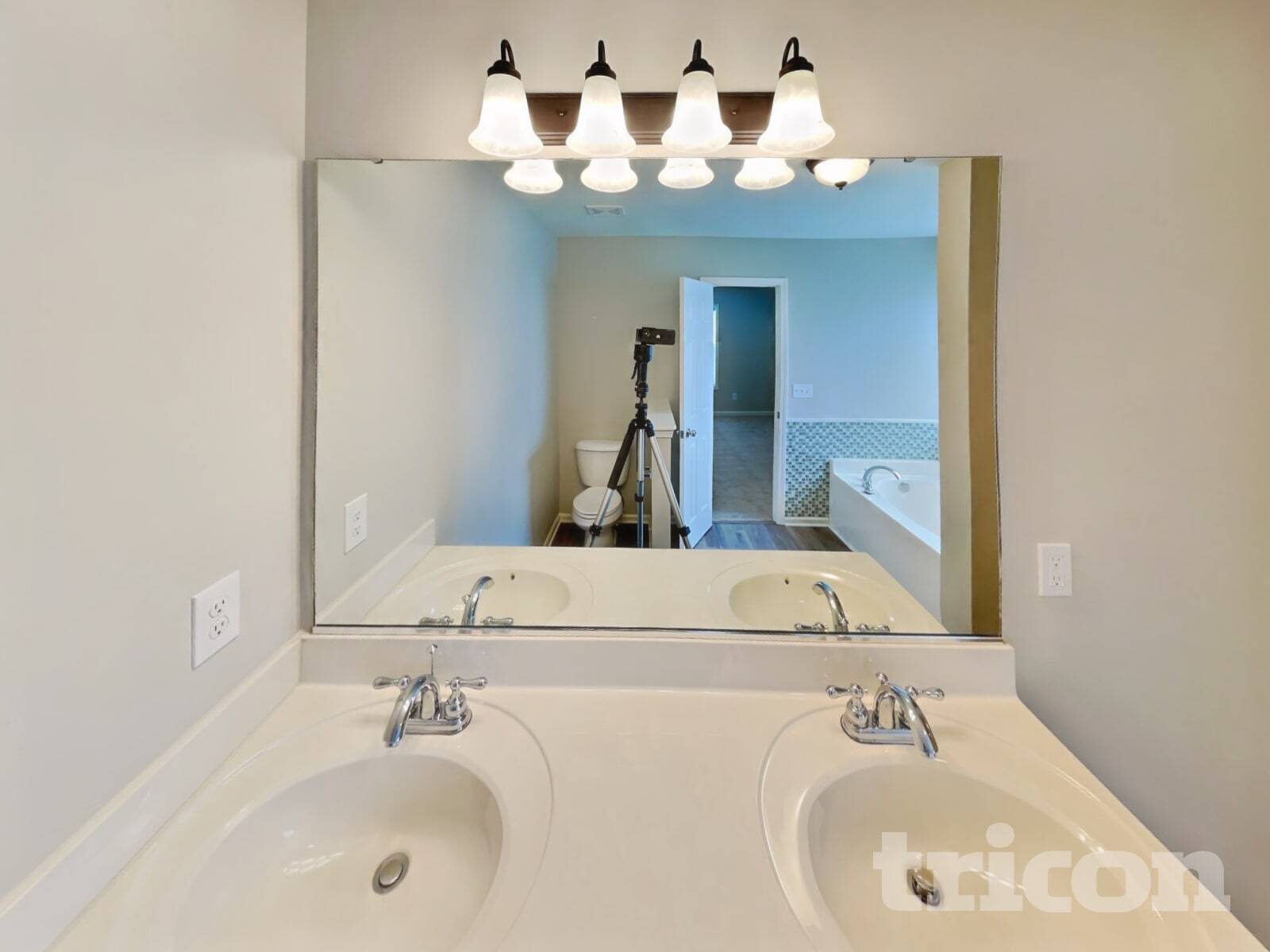 Building Photo - 904 Redland Dr