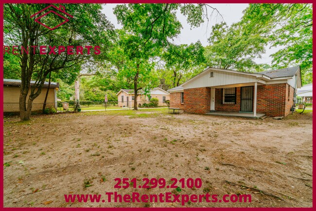 Building Photo - 470 Summerville St