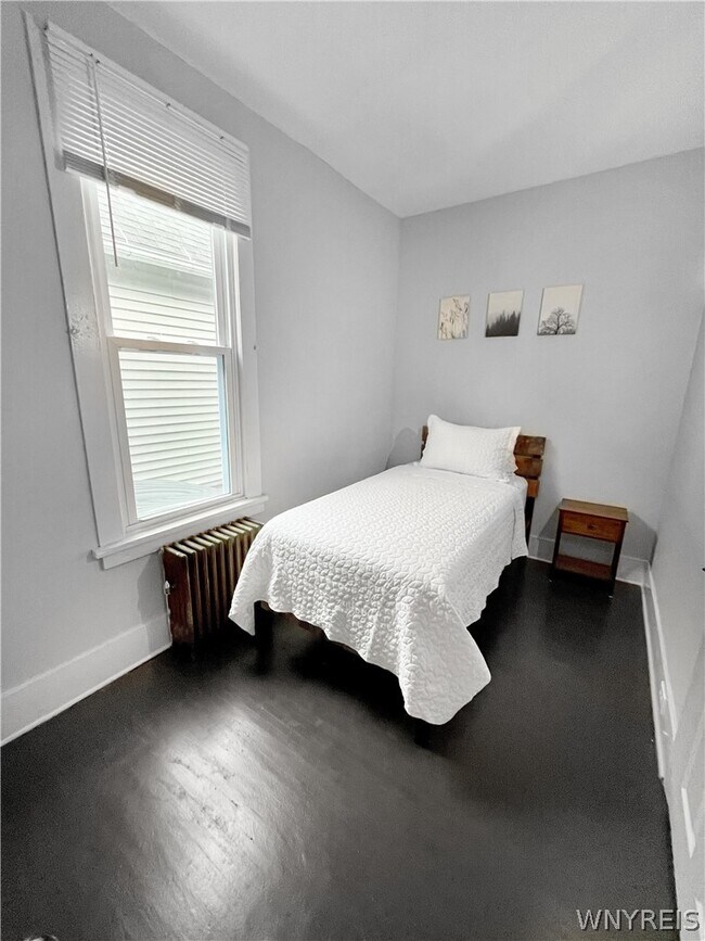 Building Photo - 36 19th St