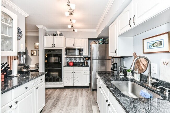 Building Photo - 1774 Dogwood Dr