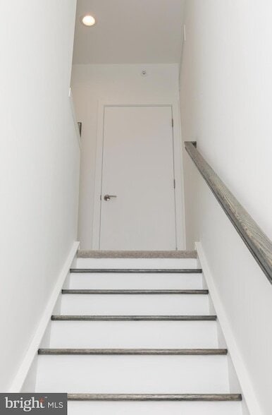 Building Photo - 3123 Beachview Ln