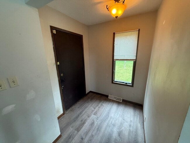 Building Photo - 4284 State Rd J