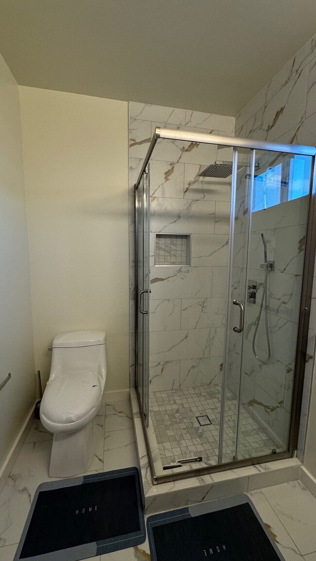 Building Photo - 1202 61st St