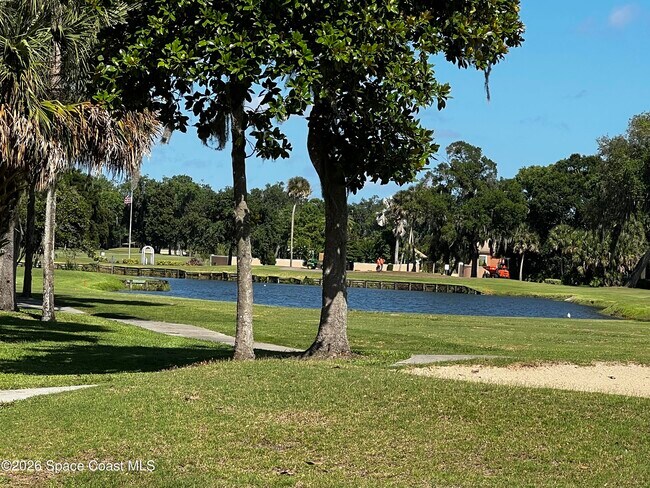 Building Photo - 1059 Country Club Dr