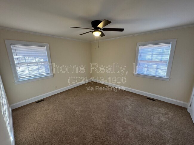 Building Photo - 3924 Sunset Ave