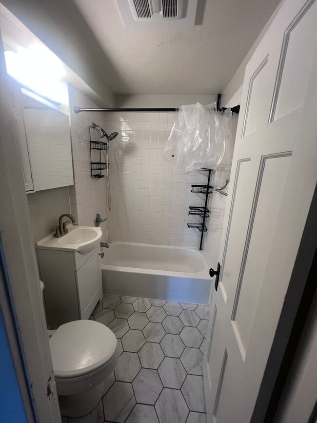 Building Photo - Cute 2BR 1 BA home in Bremerton near PSNS