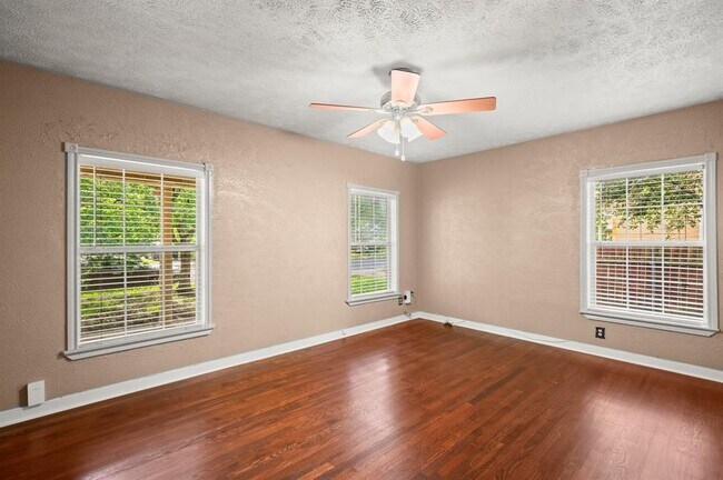 Building Photo - 5712 Avenue D
