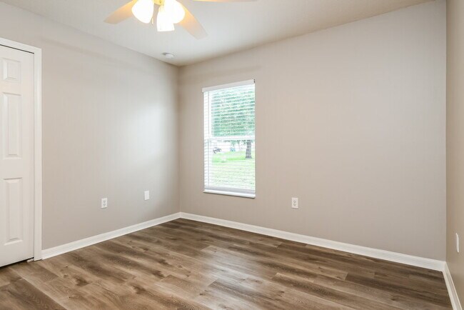 Building Photo - 2406 Foxhollow Rd