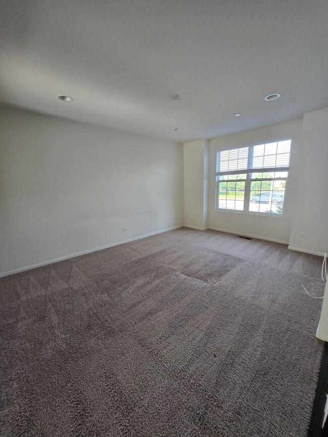 Building Photo - 522 Fairway Dr
