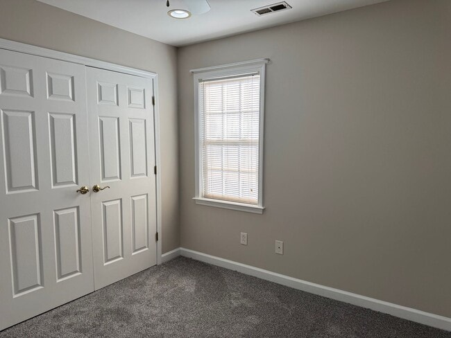 Building Photo - Charming Cul-de-Sac Home