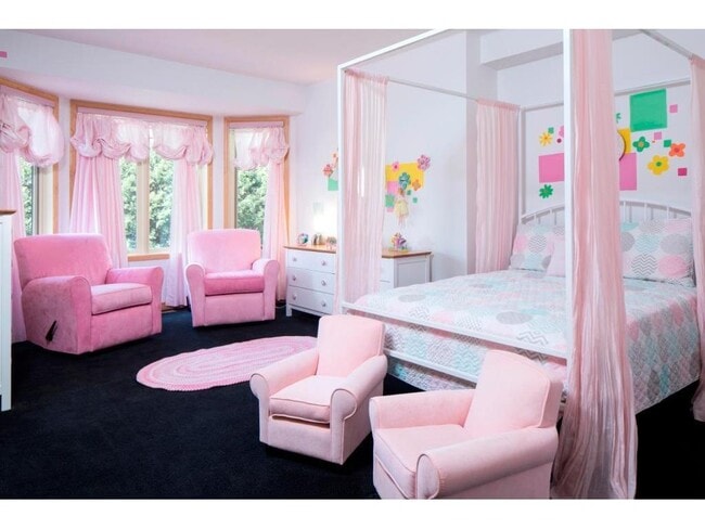 Building Photo - 1215 Oakview Rd