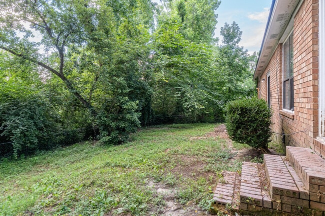 Building Photo - 219 Brooks Dr