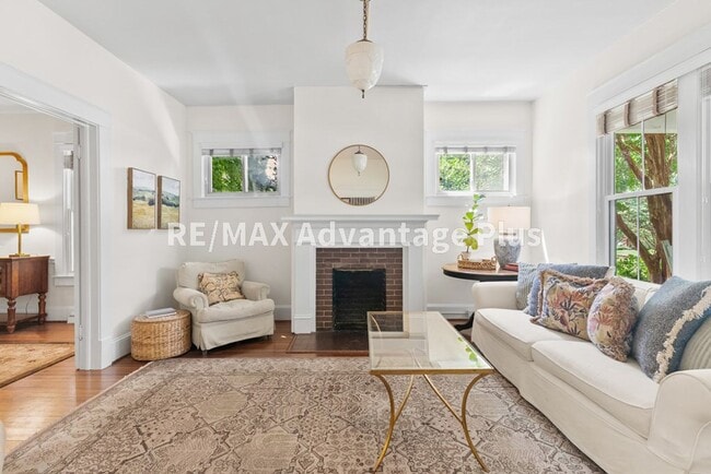 Building Photo - Spacious home located in The Avenues