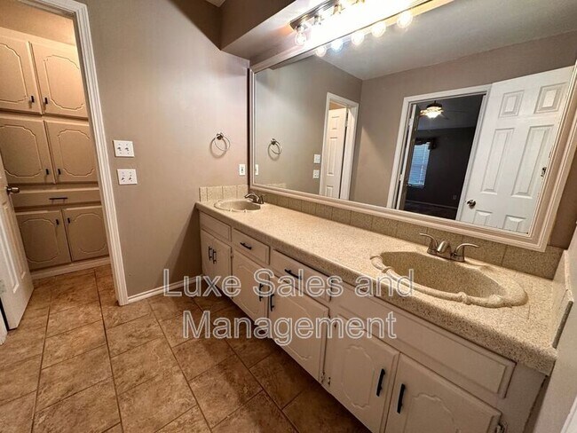 Building Photo - 2205 Basking Ridge Trail