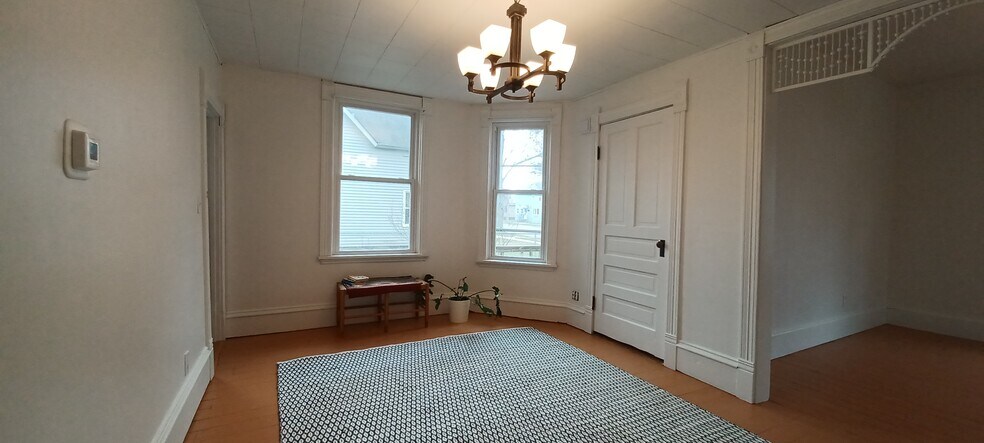Formal Dining Room - 42 Maple St N