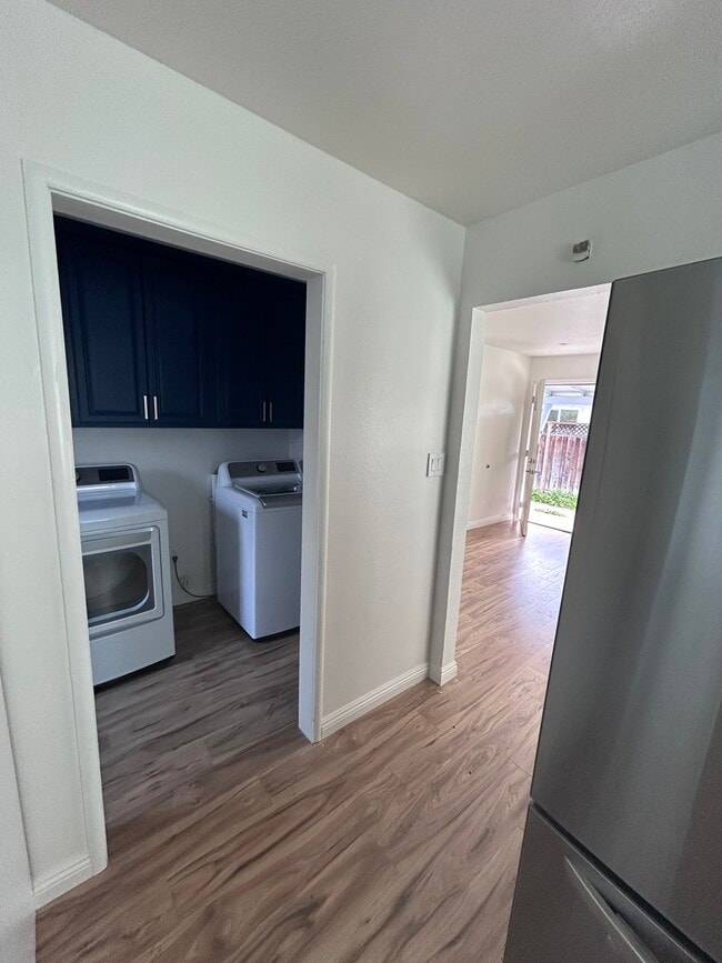 Building Photo - 482 Fuller Ave