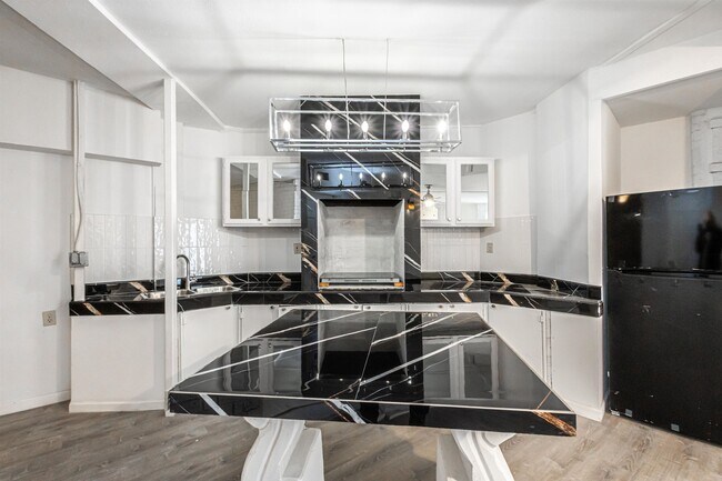 Building Photo - 1420 Corpus Christi St