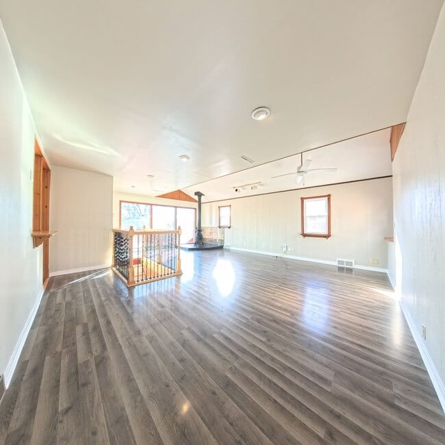 Building Photo - Charming 3 Bedroom 1.5 Bath in Clive