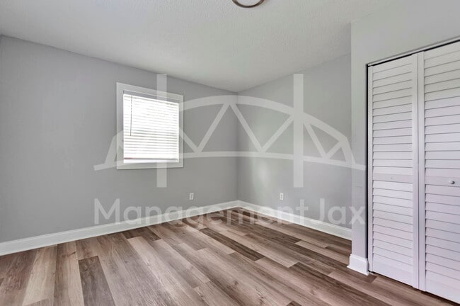 Building Photo - 1536 W 10th St