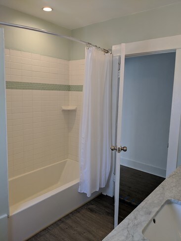 Bathroom - 603 Rosemont Ave