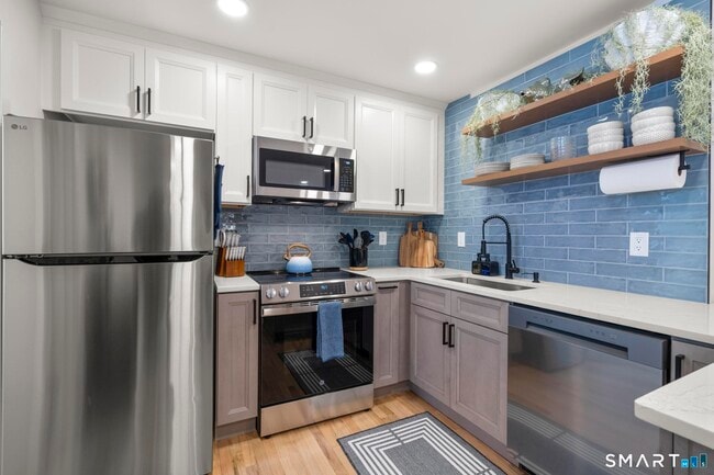 Building Photo - 1742 Boston Post Rd