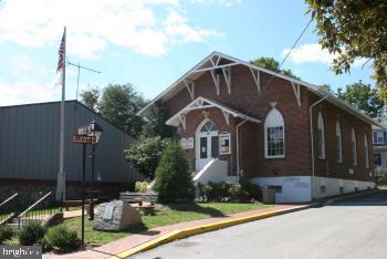 Building Photo - 1521 Colonial Dr