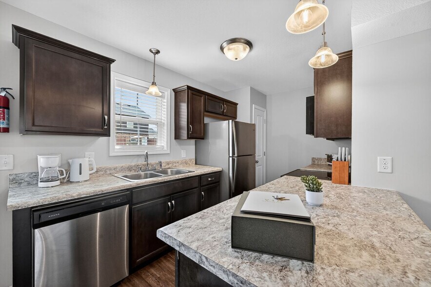 Building Photo - 971 Professional Park Dr